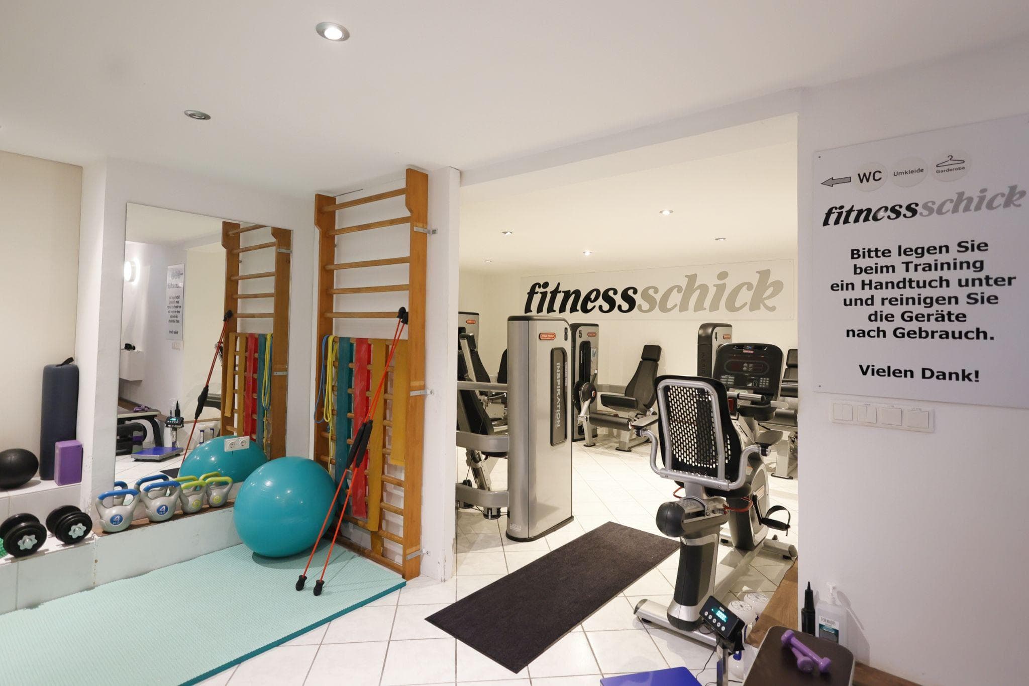 Fitnessschick - physiotherapy on the machine
